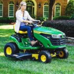 John Deere S100 42 in. 17.5 HP GAS Hydrostatic Riding Lawn Tractor - Image 3